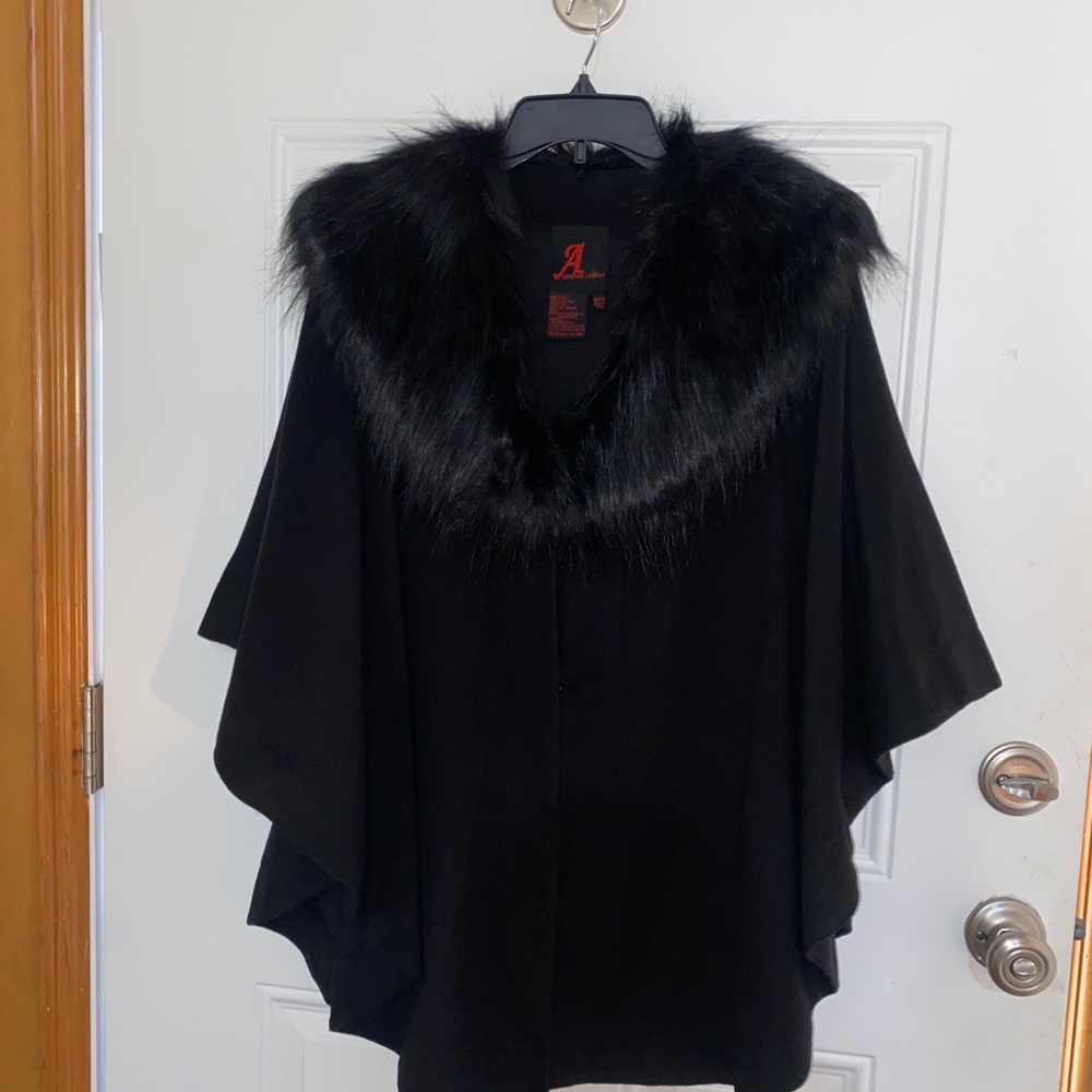 Adrienne Landau Short Cape Shawl with Wrap Faux Fur Collar xs/s